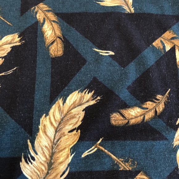 Lularoe Randy T - Picture 2 of 3